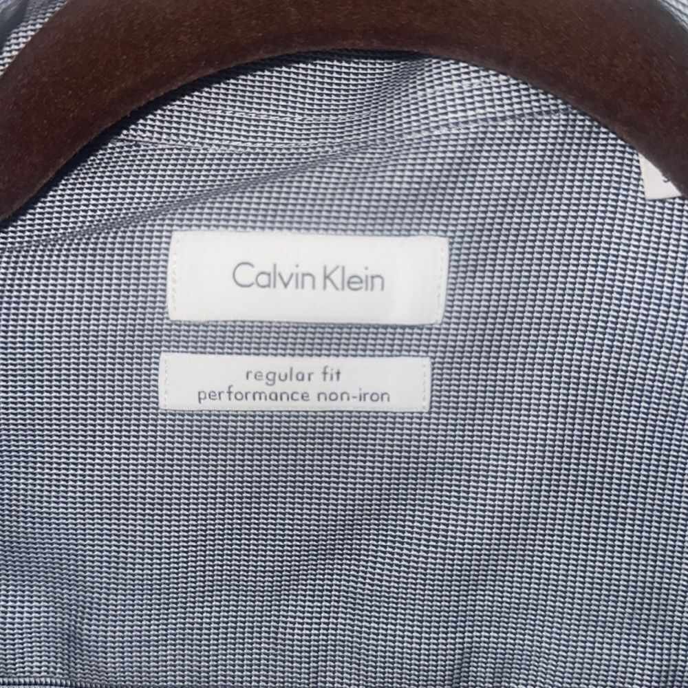 Calvin Klein men’s button up shirt size 16 1/2 32/33 - Picture 2 of 3